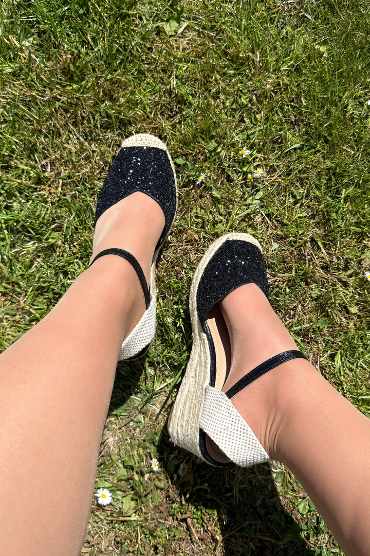 Bloom - Charlotte Sandaler - Black Sandaler