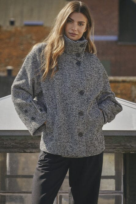 Co´Couture - Claracc Crop Jacket 30332 - 1196 - Offwhite-Black Jakker