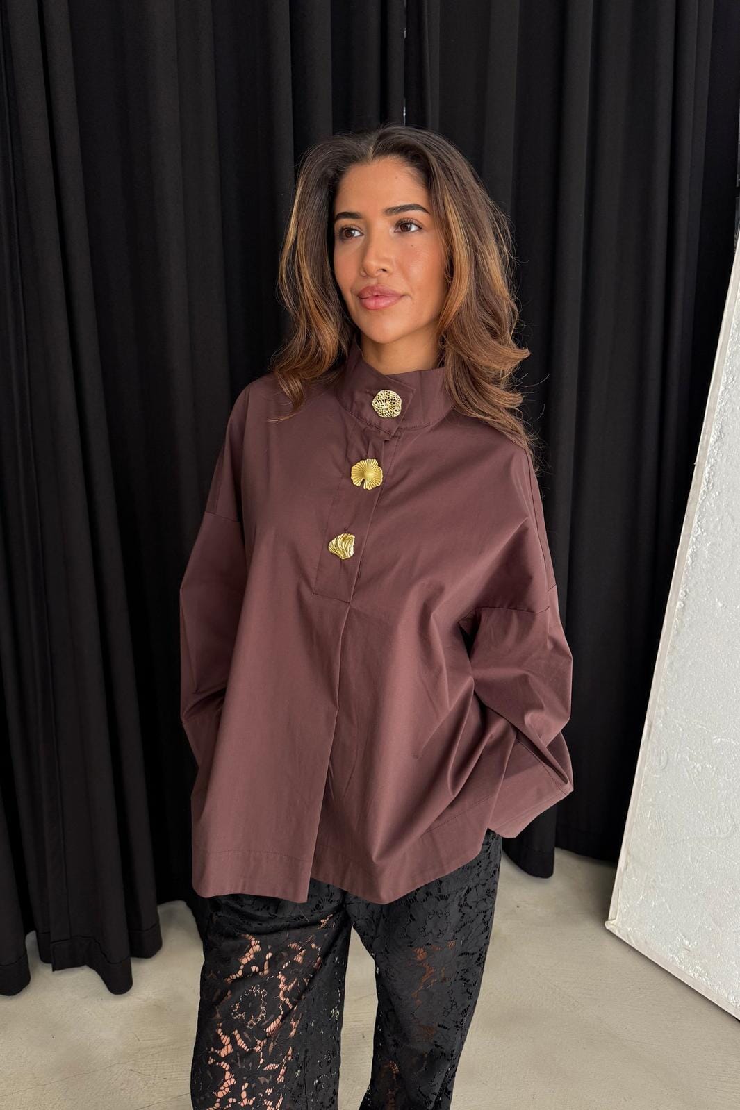 Continue - Klara High Neck 15088 - Dark Brown Bluser