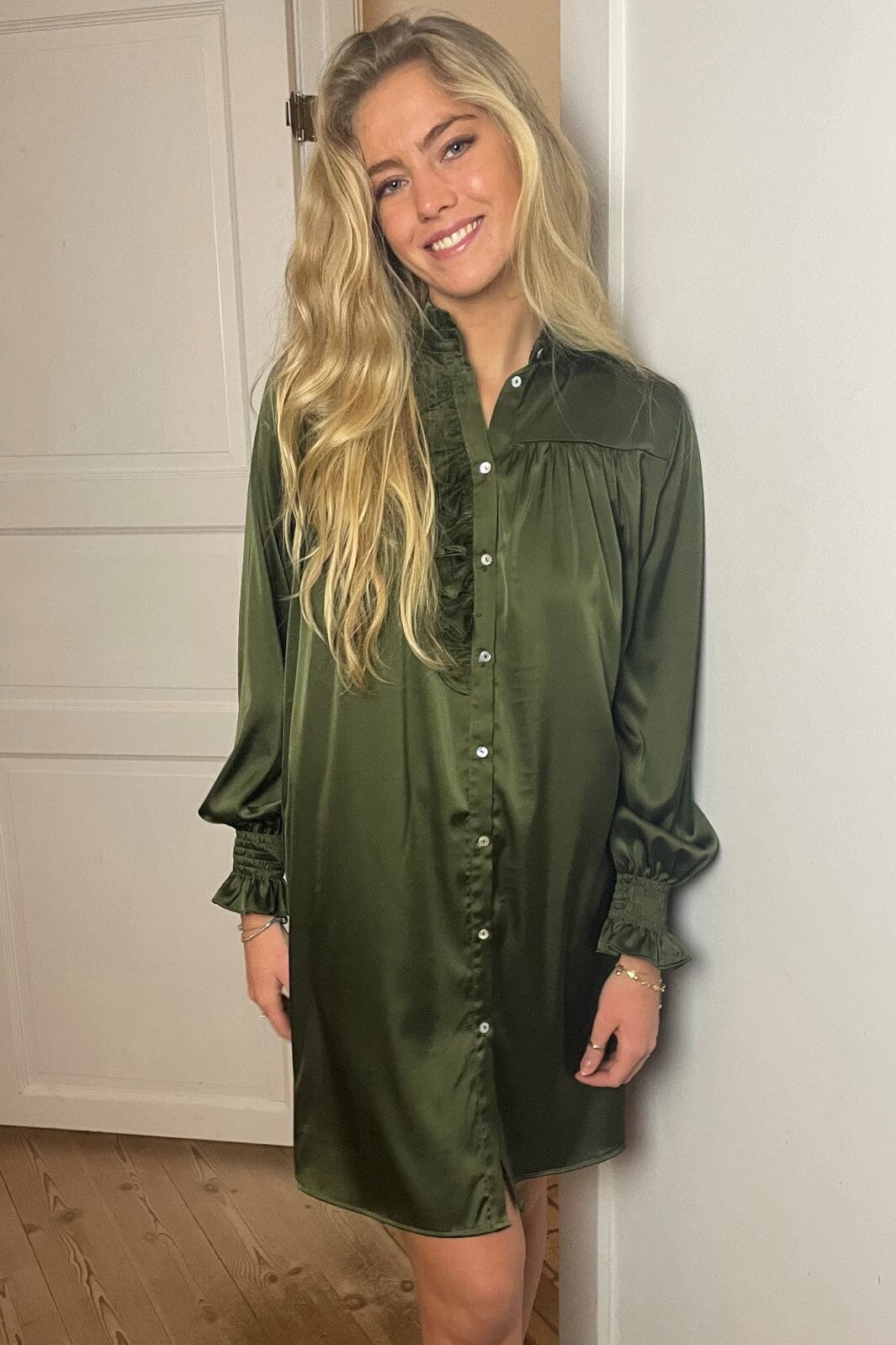 Continue - Malika Dress - Army Kjoler