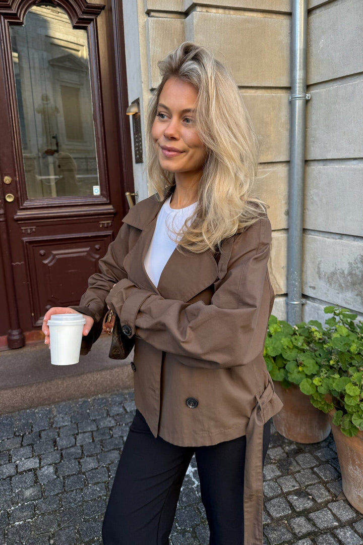 Forudbestilling - BYIC - Almaic Trenchcoat A2319 - Dark Brown Jakker