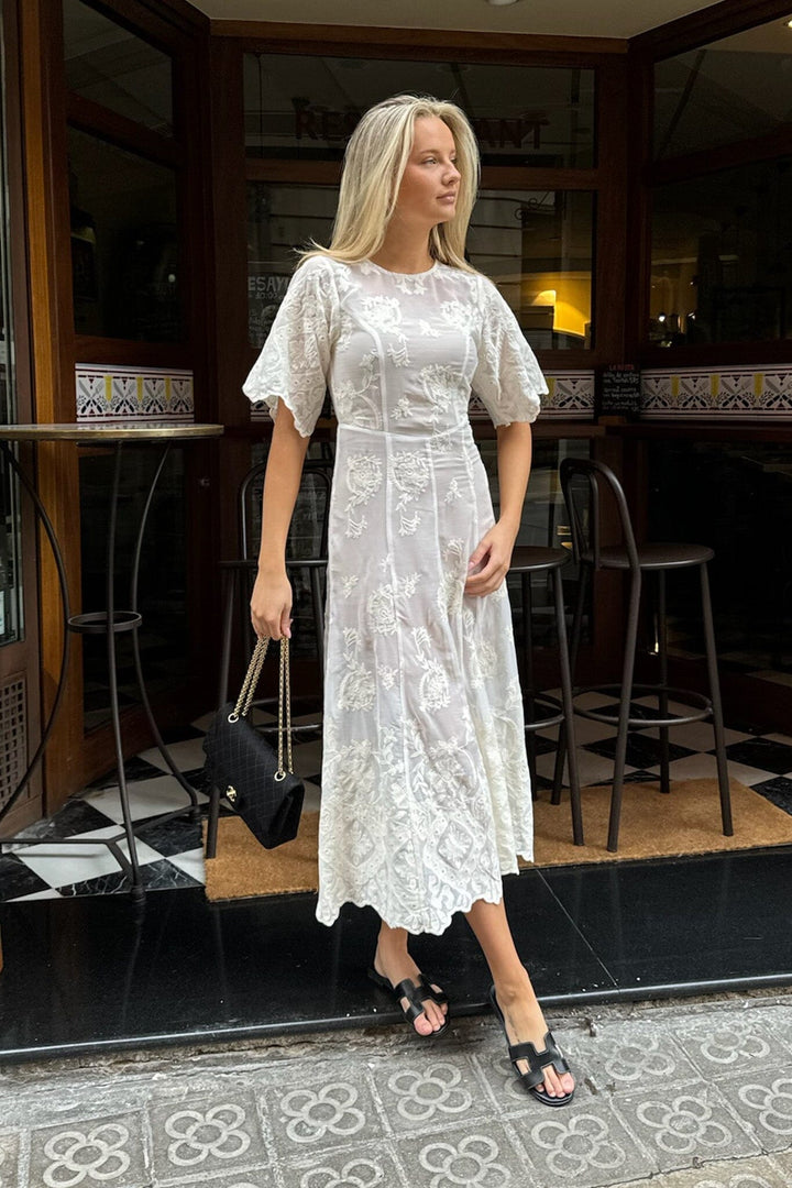 Forudbestilling - BYIC - Ellinoric Lace Long Dress - vw Vintage White Kjoler