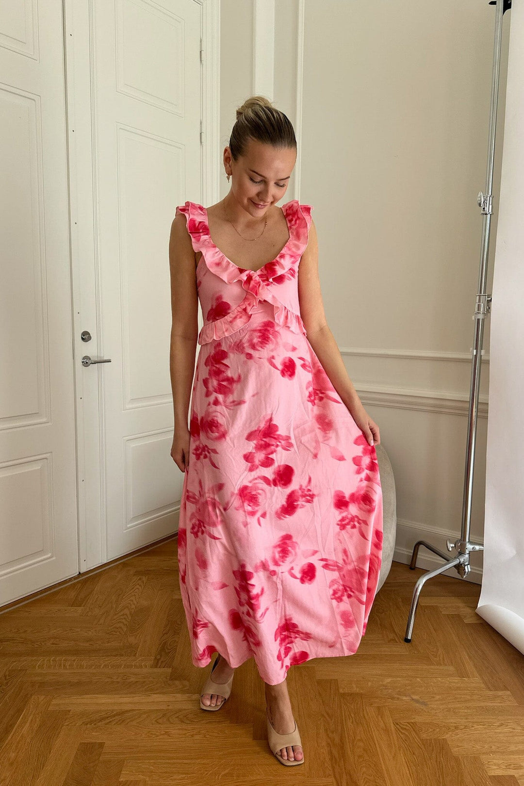 Forudbestilling - BYIC - Melbaic Dress - apfp Abstract Pink Flower Print Kjoler