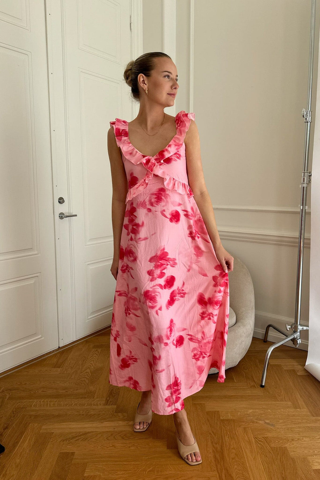 Forudbestilling - BYIC - Melbaic Dress - apfp Abstract Pink Flower Print Kjoler