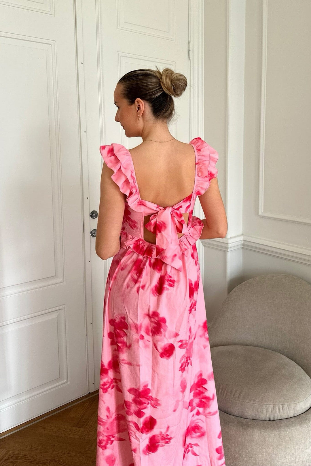 Forudbestilling - BYIC - Melbaic Dress - apfp Abstract Pink Flower Print Kjoler