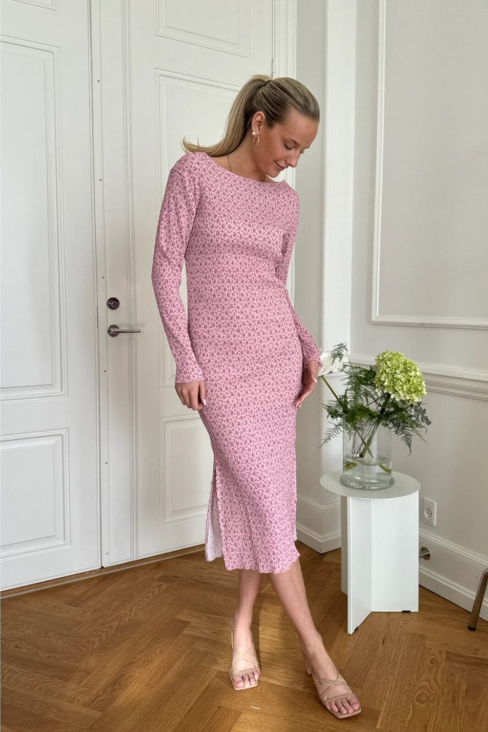 Forudbestilling - BYIC - Odaic Dress - pfsp Pink Flower Stem Print Kjoler