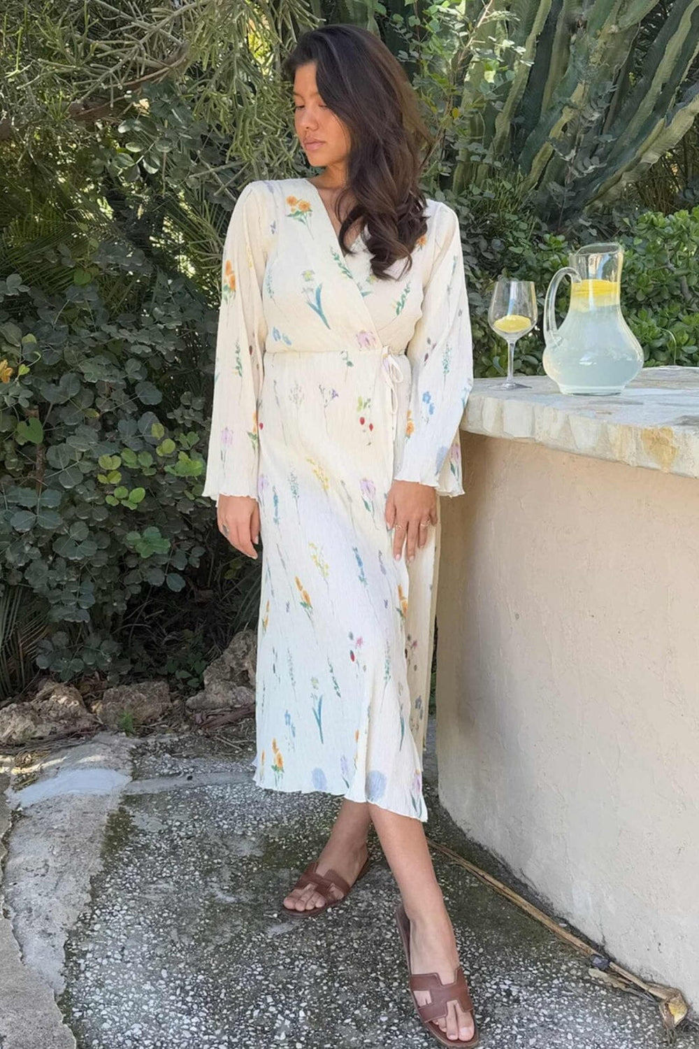 Forudbestilling - BYIC - Ofeliaic Long Wrap Dress - owfp Off White Flower Print Kjoler