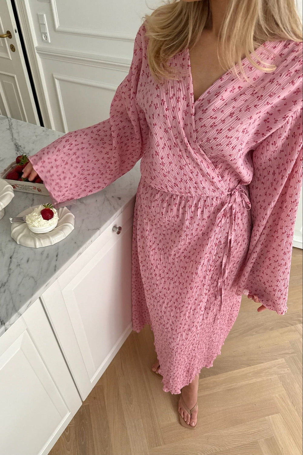 Forudbestilling - BYIC x Molly&My - Ofeliaic Long Wrap Dress A23640 - Pink Tiny Blossom Kjoler