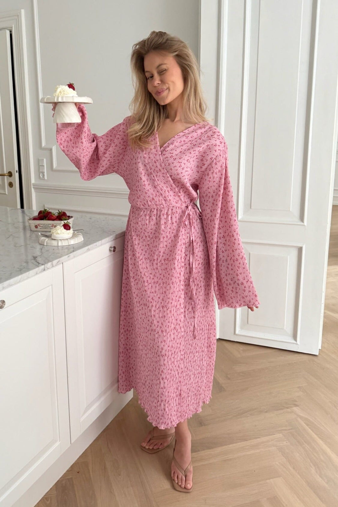 Forudbestilling - BYIC x Molly&My - Ofeliaic Long Wrap Dress A23640 - Pink Tiny Blossom Kjoler