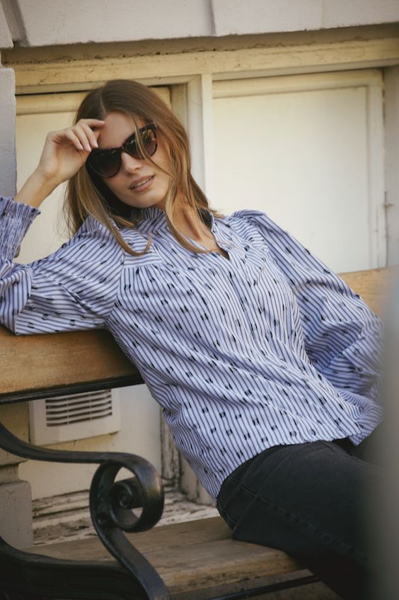 Forudbestilling - Co´Couture - Trixiecc Dot V-Shirt 35871 - 17 - Blue Skjorter