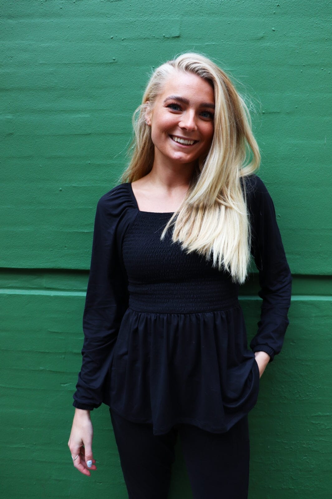 Forudbestilling - Liberte - Alma-Ls-Smock-Top - Black (Februar/Marts) Bluser