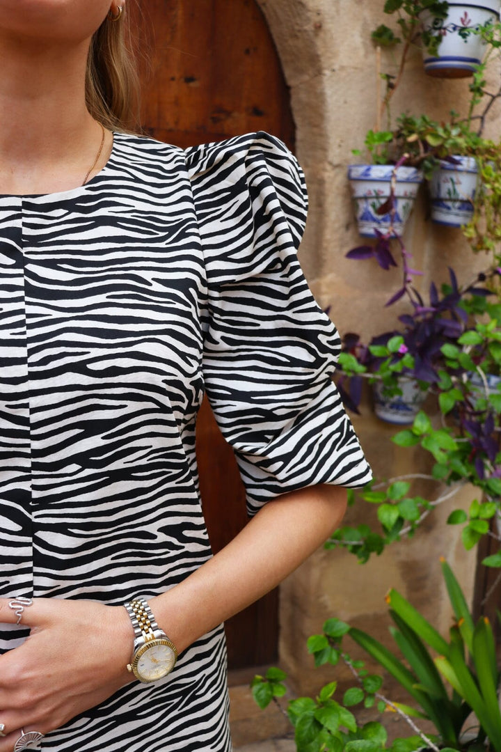 Forudbestilling - Liberte - Winnie-Dress - Zebra Kjoler