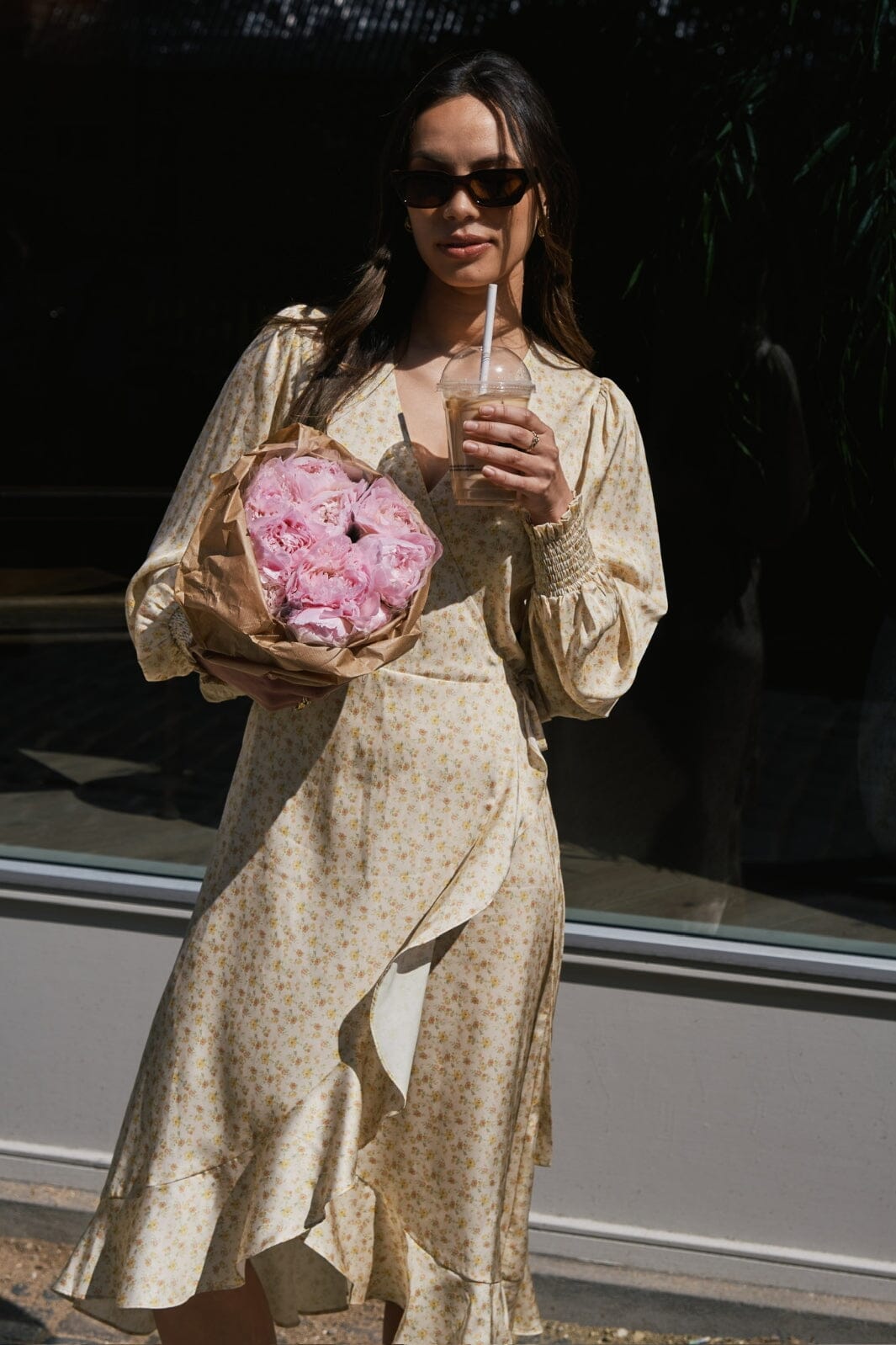 Forudbestilling - Neo Noir - Eva Soft Floral Dress 165111 - 203 - Dusty Yellow Kjoler