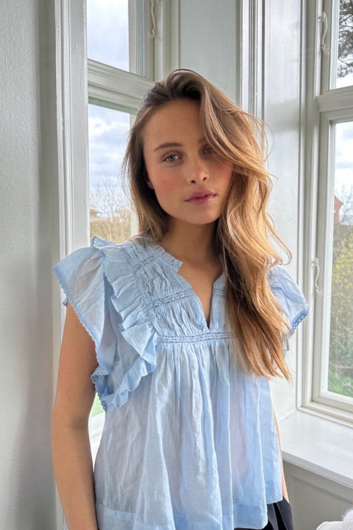 Forudbestilling - Neo Noir - Jayla S Voile Top - Light Blue Bluser