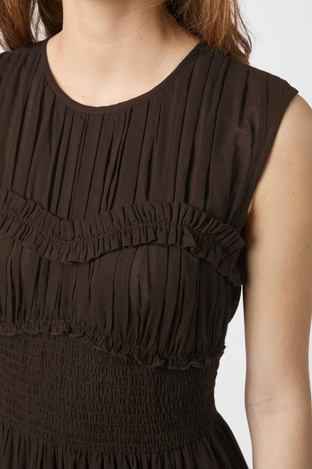 Forudbestilling - Neo Noir - Myrna S Voile Dress 166127 - 676 - Dark Brown