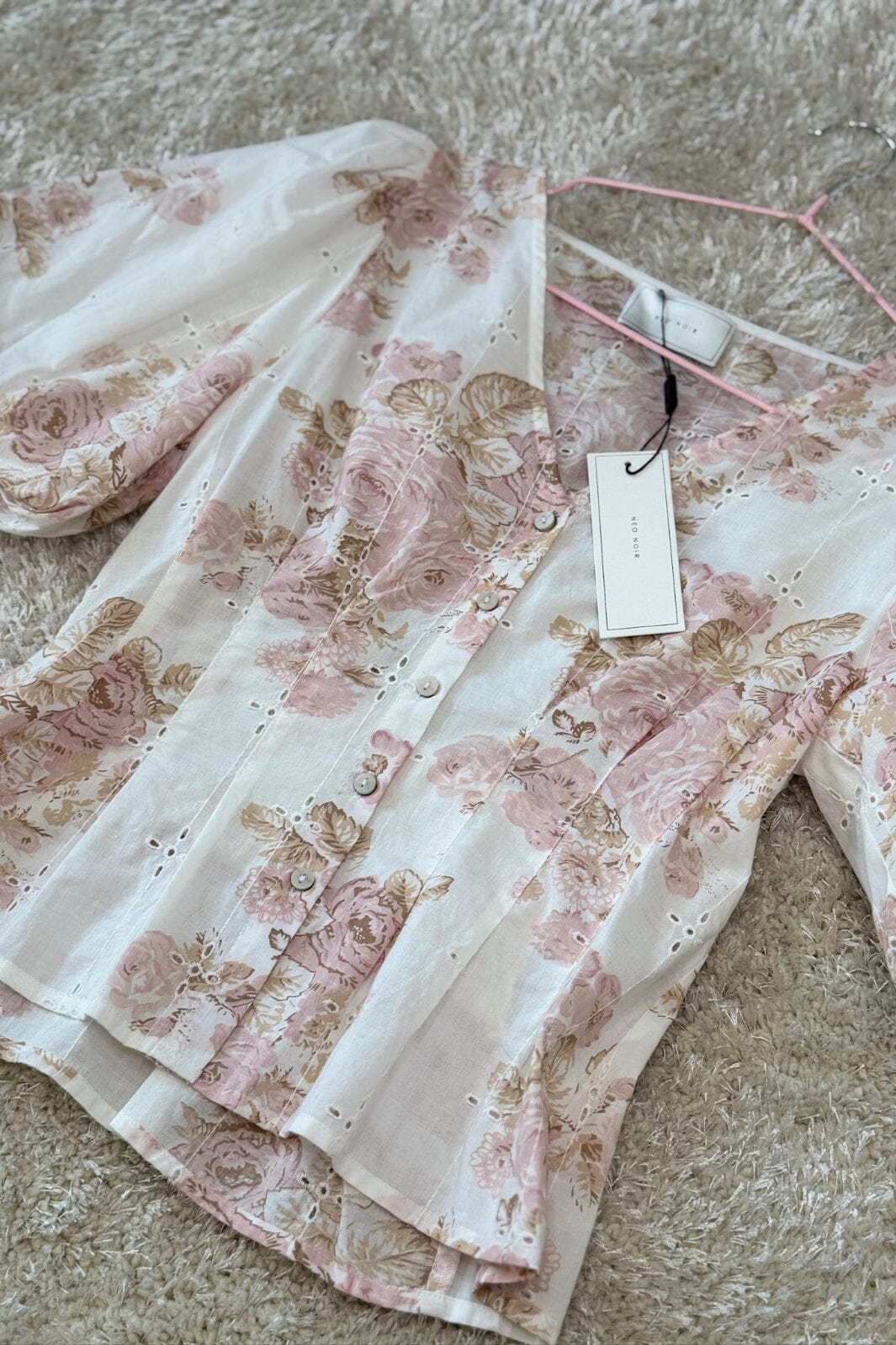 Forudbestilling - Neo Noir - Timra Emb Rose Blouse 165356 - 630 - Dusty Rose Bluser