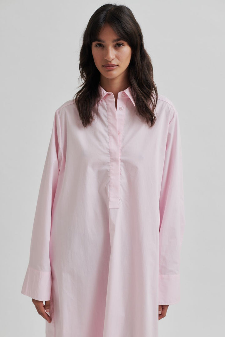 Forudbestilling - Second Female - Cimone Maxi Shirt Dress 59663 - Cherry Blossom Kjoler