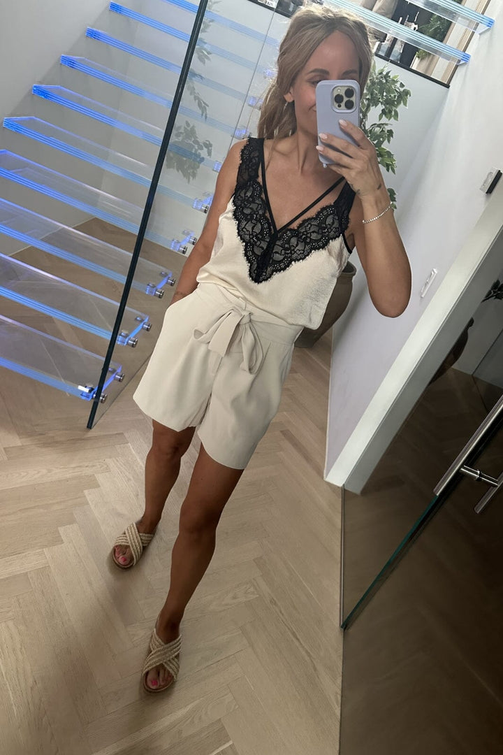 Forudbestilling - Valentin Studio - String Contrast Top - Creme Toppe