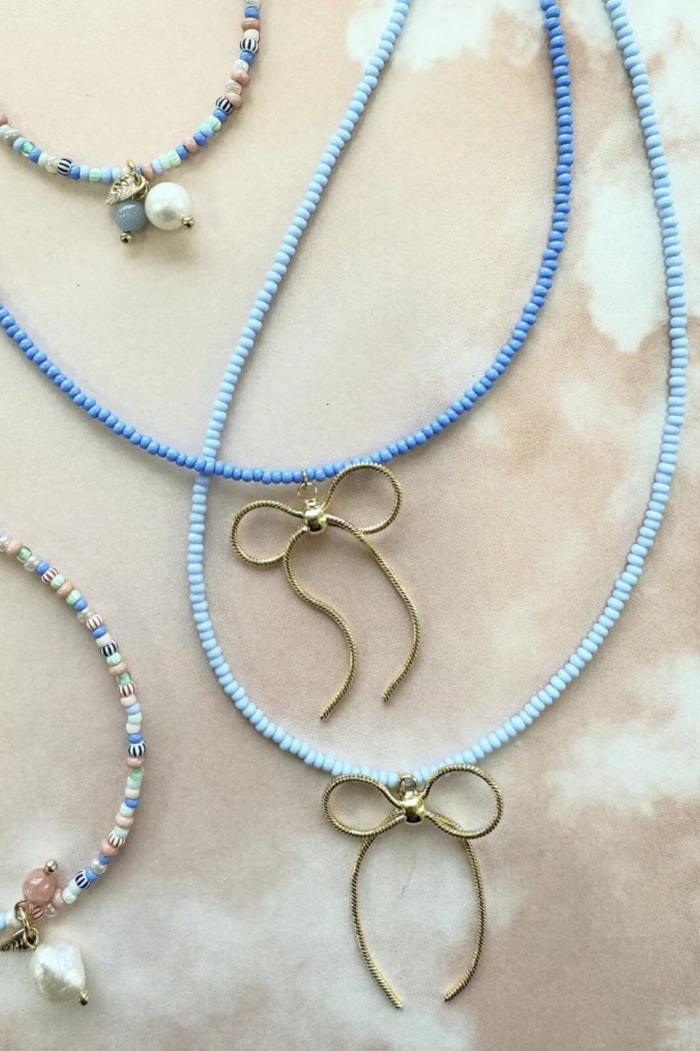 Friihof + Siig - Sløjfe Kæde - Lyse Blå Halskæder