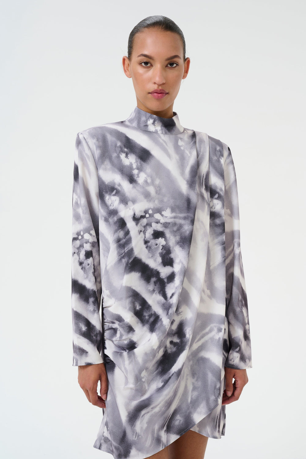 Gestuz - Aronagz P Short Dress 10909723 - 107039 - Blacknwhite Animal Kjoler