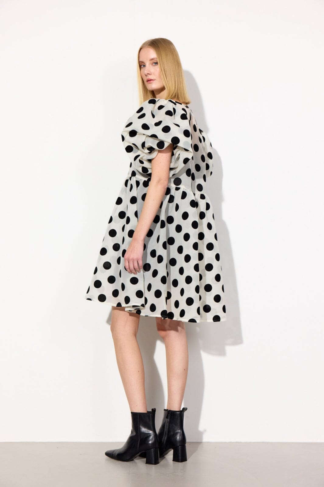 Hunkøn - Bobby Dress 25637 - White W/ Dots