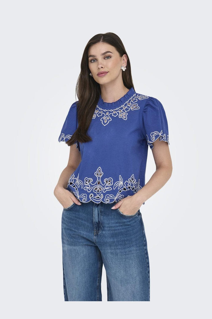 JDY - Jdyvera S/S Embroidery Top - 4938525 Orient Blue W. Embroidery