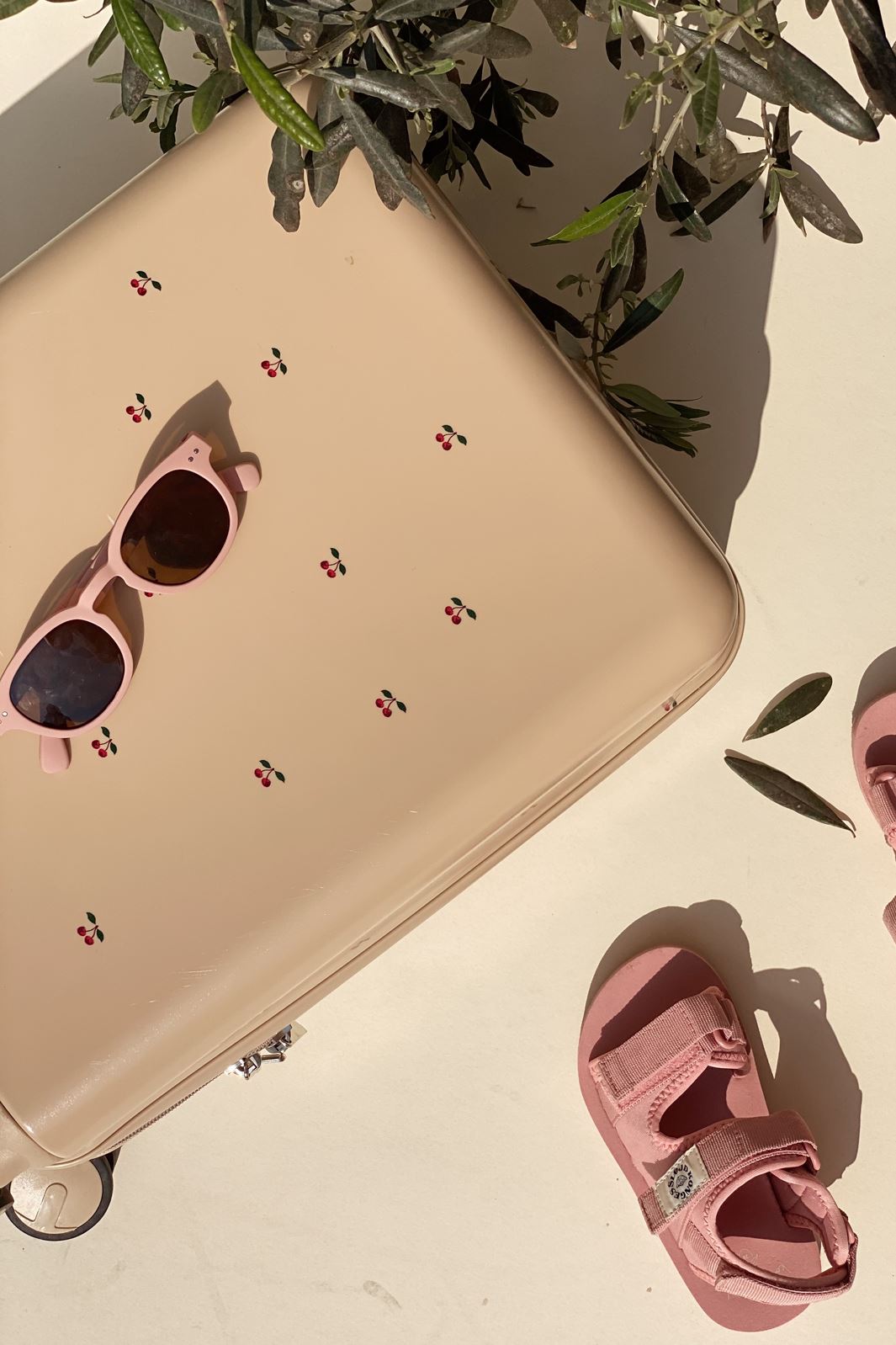 Konges Sløjd - Travel Suitcase - Cherry Tilbehør