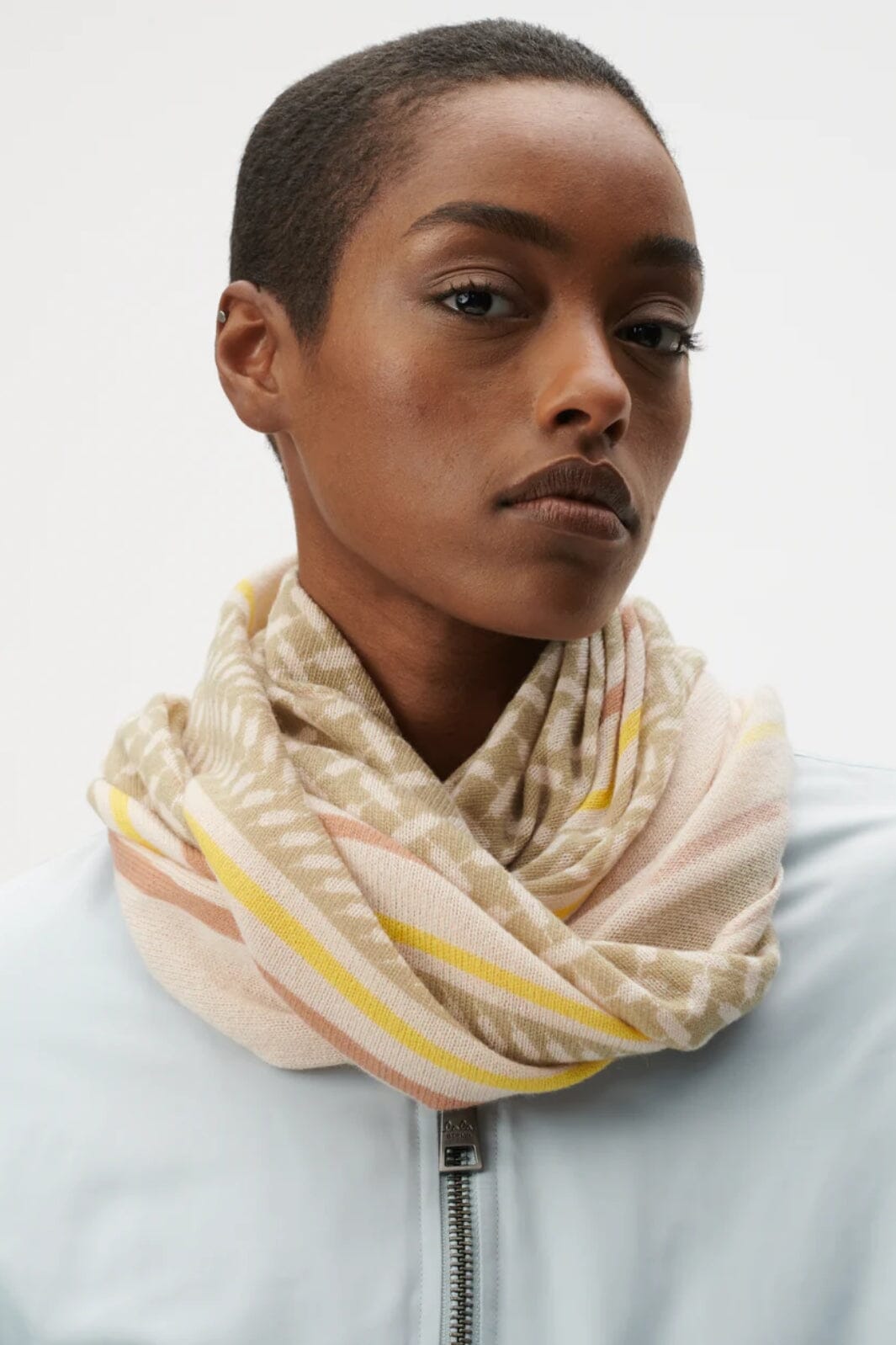 Lala Berlin - Triangle Trinity Neo M - cream pink neo Tørklæder