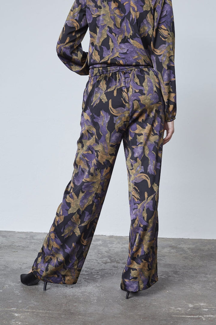 Love & Divine - Love1024-48 19197 - 003 - Black Flower