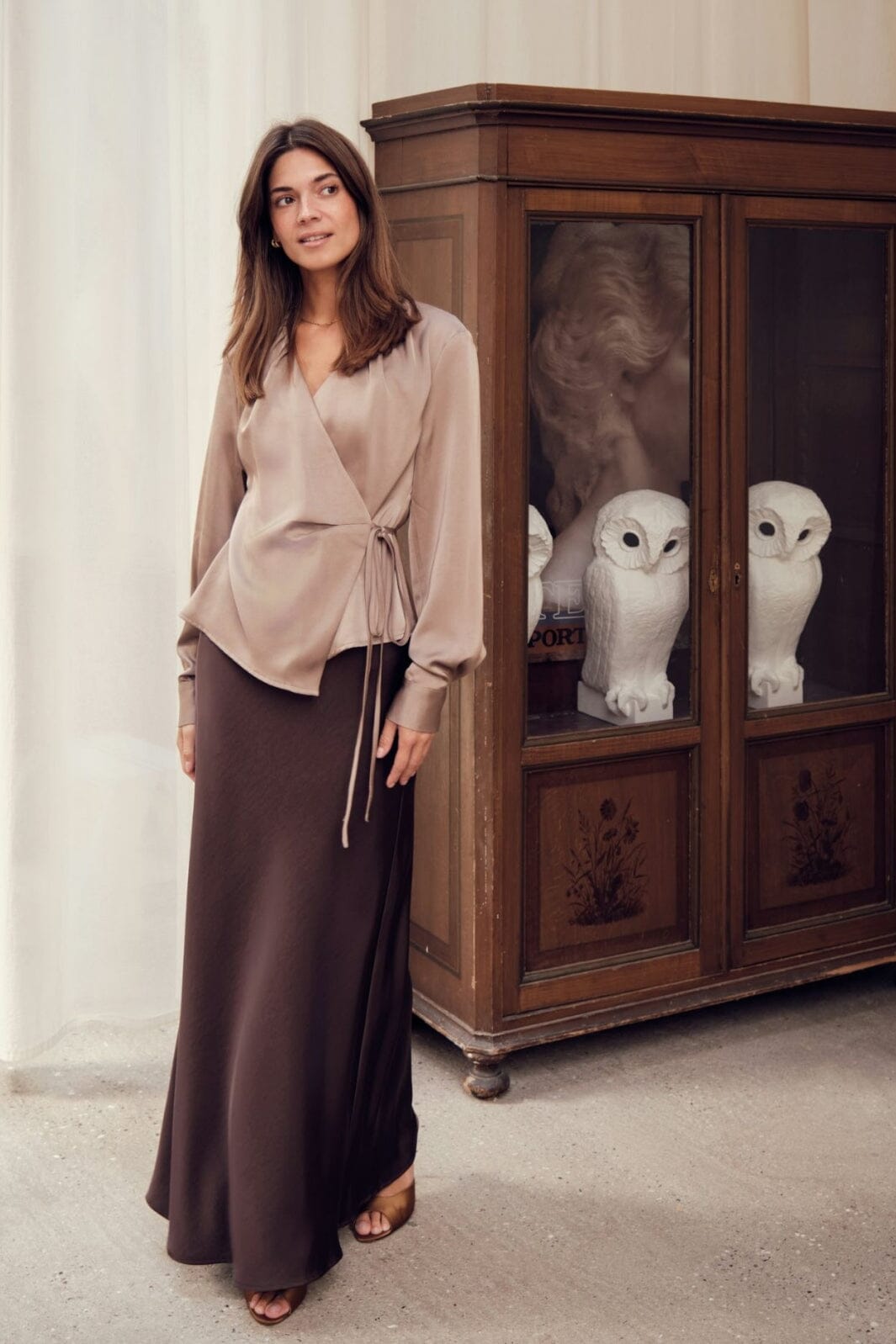 Neo Noir - Caprina Heavy Sateen Blouse 166961 - 811 - Dark Taupe Bluser