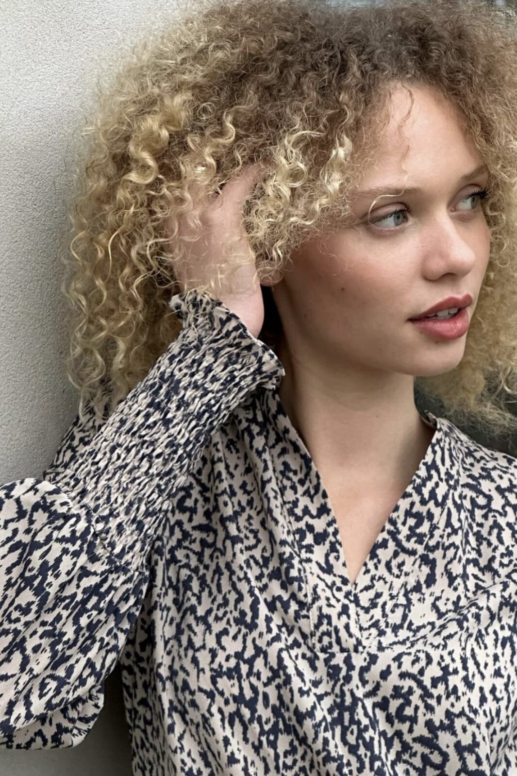 Neo Noir - Landa Shadows Blouse - Navy Bluser