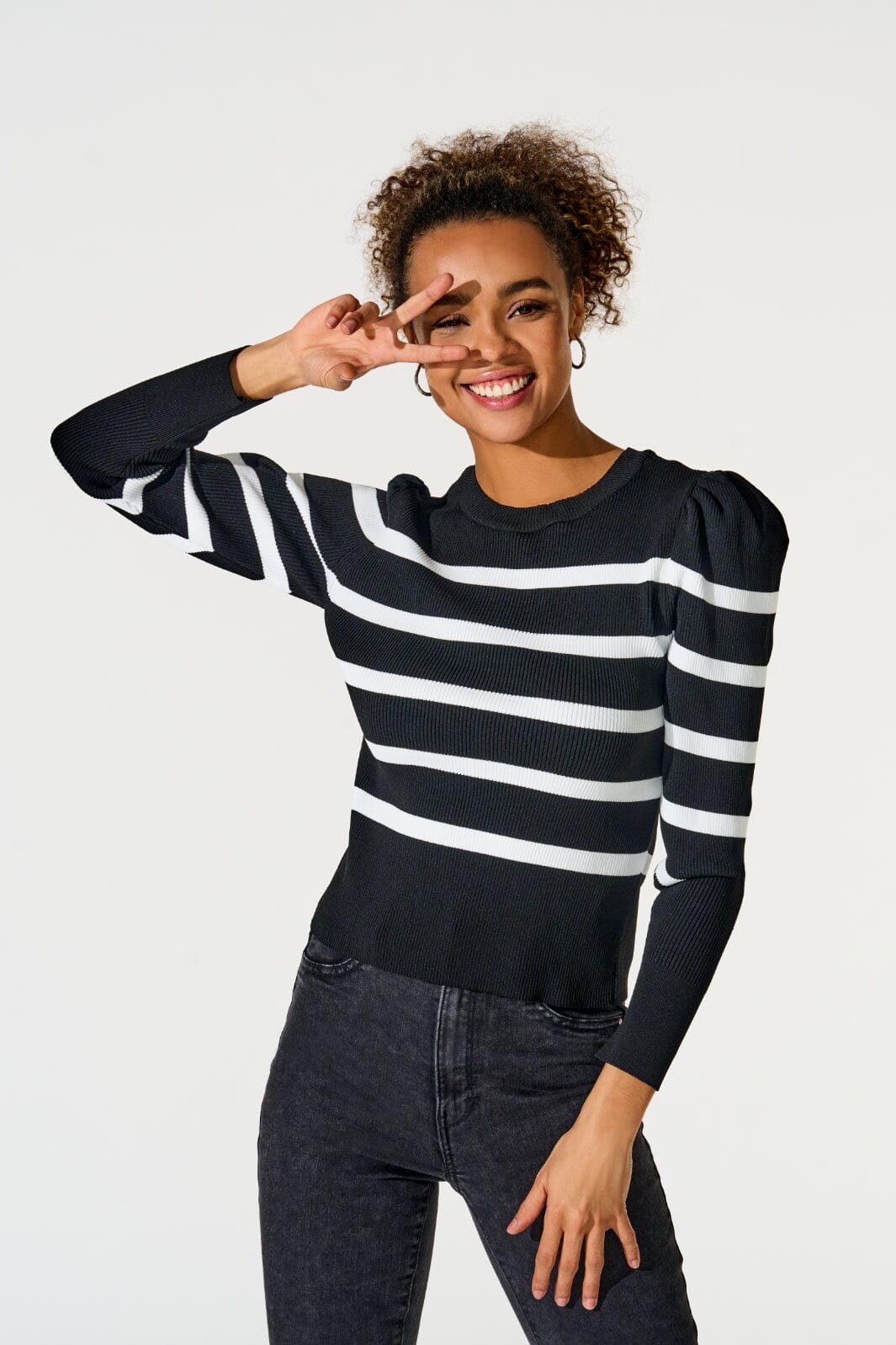 Only - Onlsally L/S Puff Pullover Knt - 3949209 Black W. Cloud Dancer Strikbluser