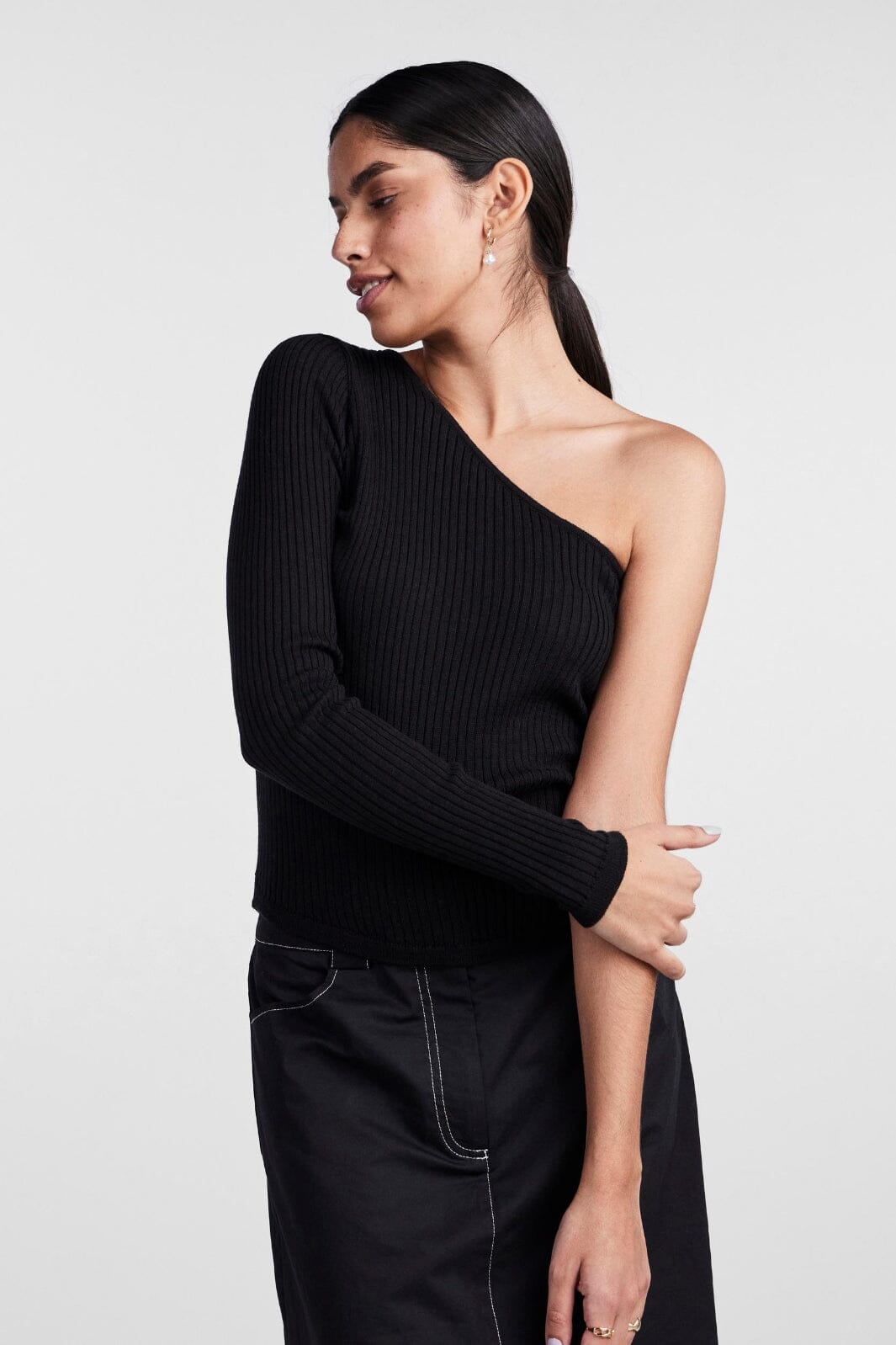 Pieces - Pcmandy One Shoulder Knit Top Dmo - Black Bluser