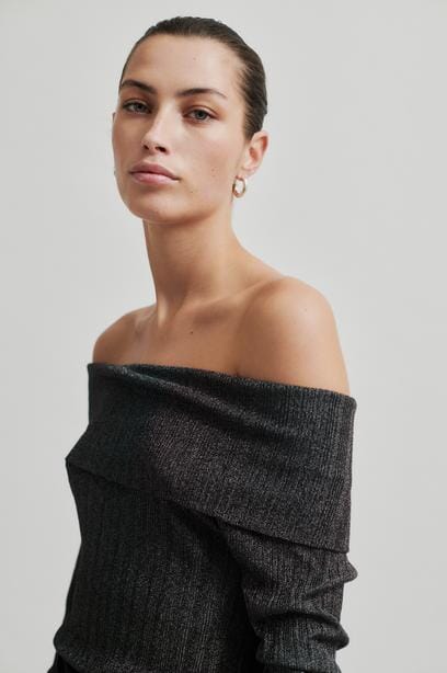 Second Female - Ellis Knit Off Shoulder 59115 - Black Strikbluser
