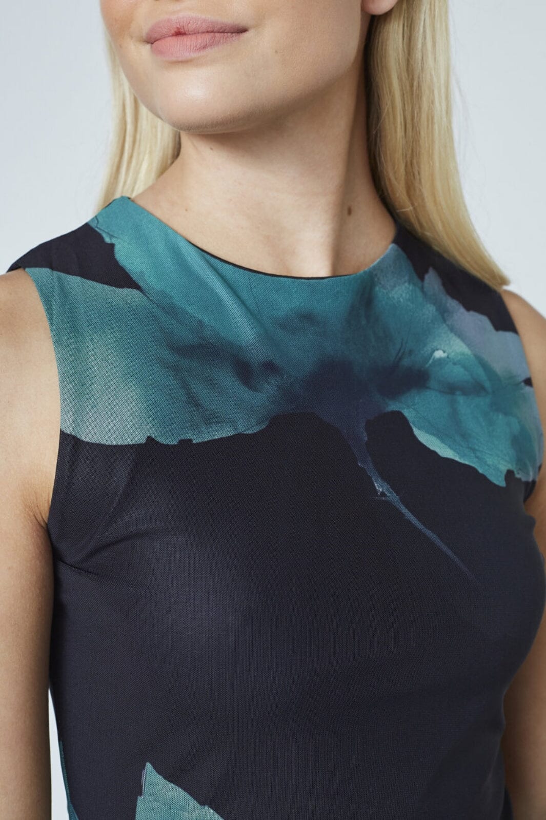 Sisters Point - Esme-Dr13 19366 - 815 - Green Flower