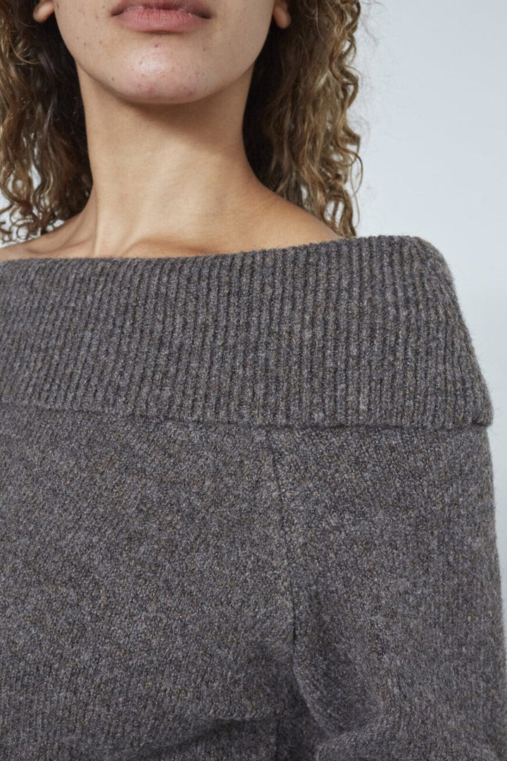 Sisters Point - Luca-Os 19074 - 201 - Brown Mel.