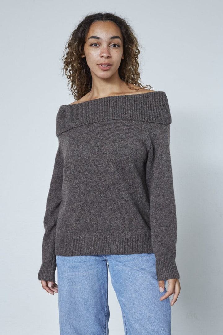 Sisters Point - Luca-Os 19074 - 201 - Brown Mel.