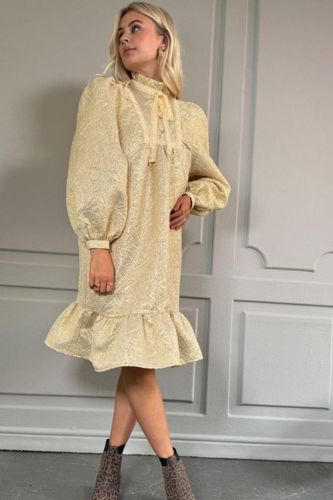 Stories From The Atelier By Copenhagen Shoes - Thinking Dress - 0051 Gold Kjoler