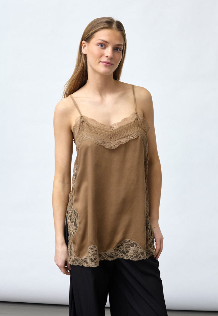 Sisters Point - Isolde-St 19584 - 225 - Hazelnut