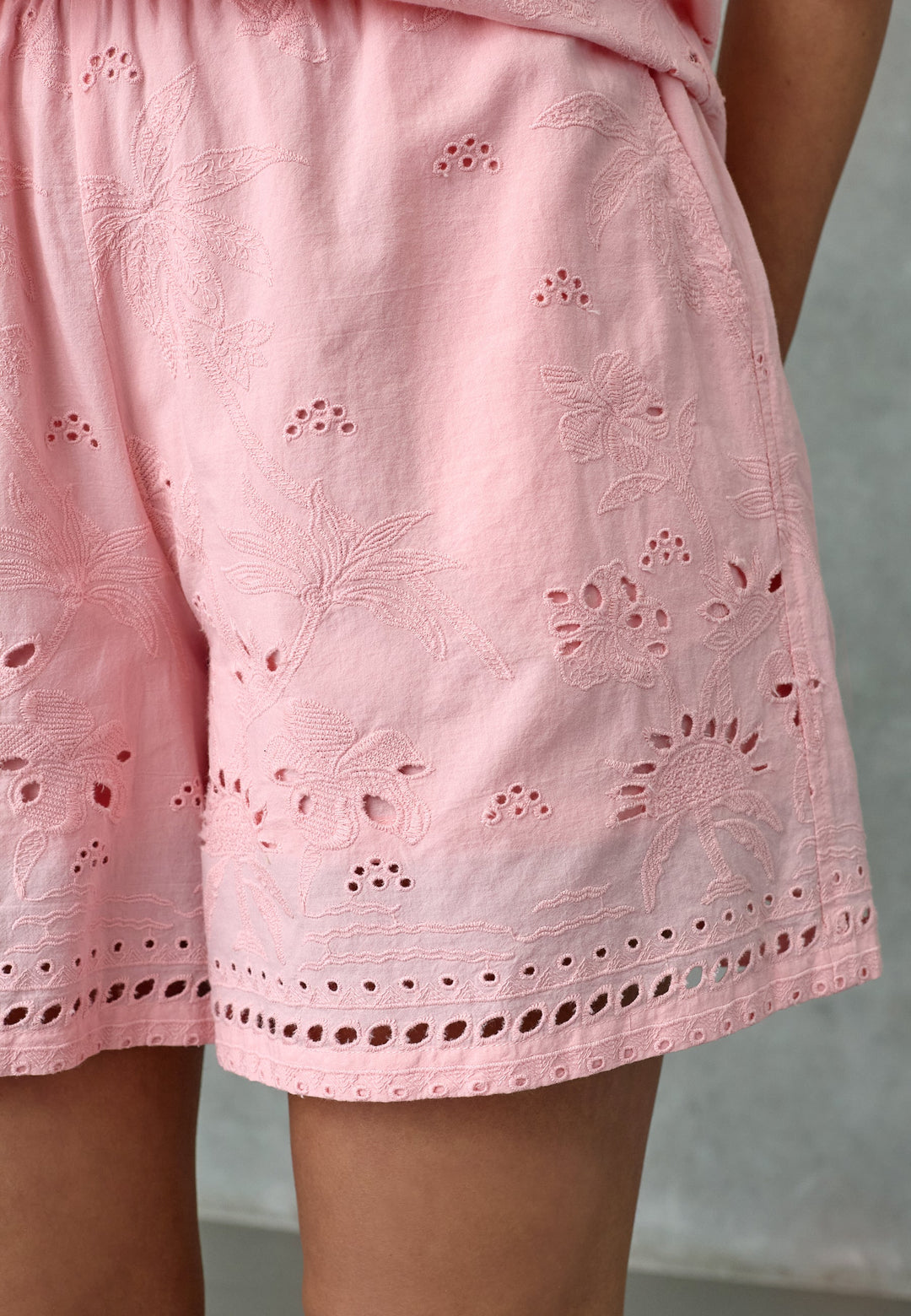 Love & Divine - Love1585 20011 - 552 - Coral Pink