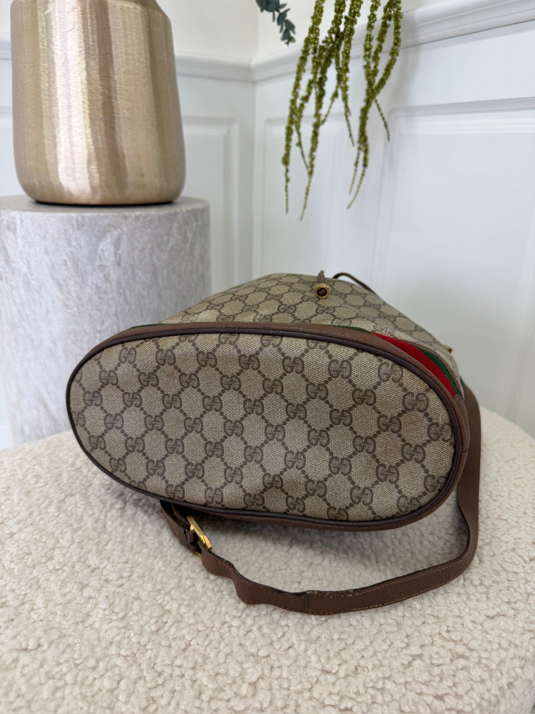 Preloved Vintageline X Molly&My  - Vintage Gucci Gg Supreme Bucket Bag 3395    -  Web Stripe