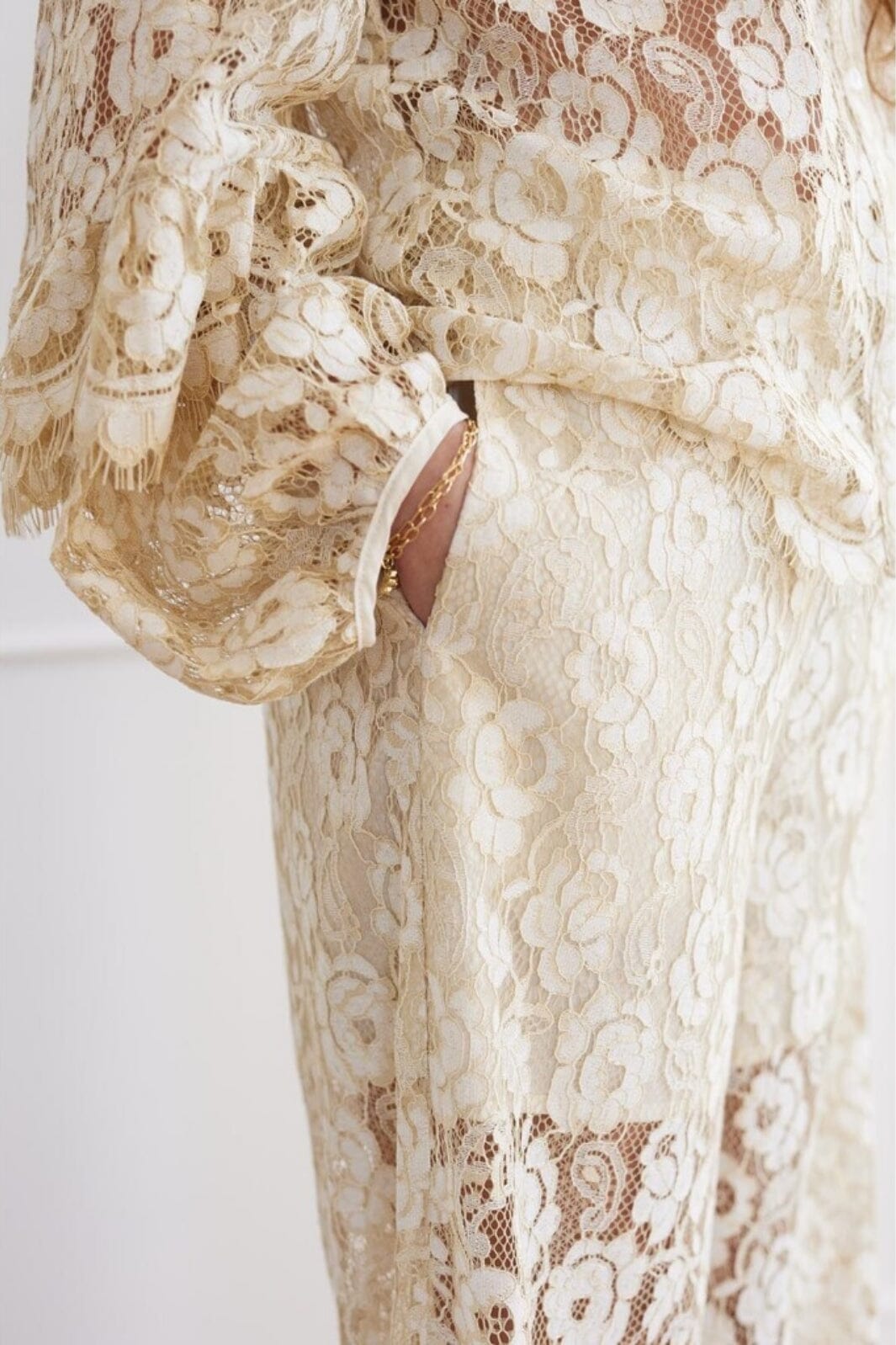 A-VIEW - Alaia Lace Shirt - 004 Sand Skjorter 