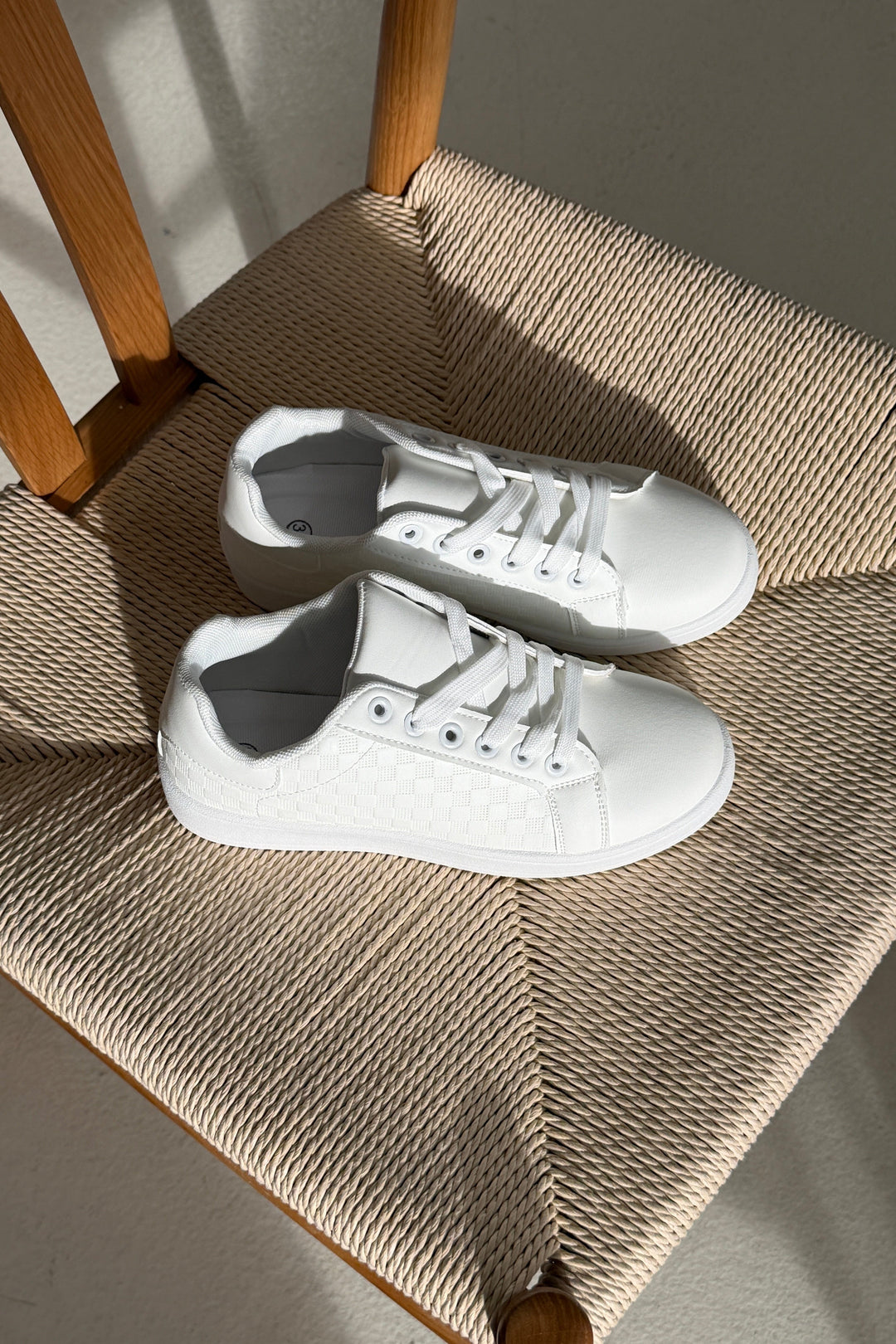 Bloom - Azalea Sneakers - White Sneakers 