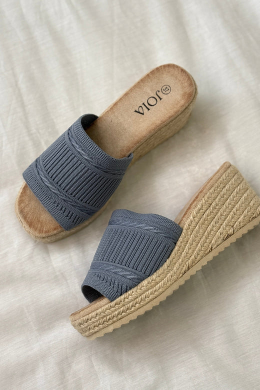 Bloom - Yliana Sandaler - Blue Sandaler 