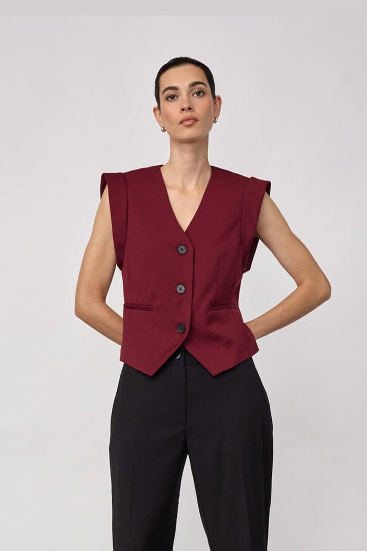 Co´Couture - Volicc Fitted Wing Vest 500287 - 30006 - Berry Red
