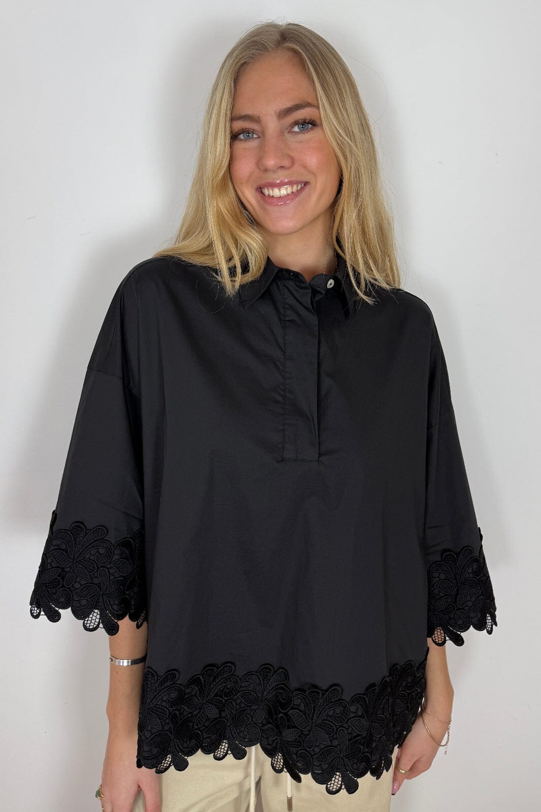 Continue - Klara Embroidery 15118 - 01 - Black Skjorter 