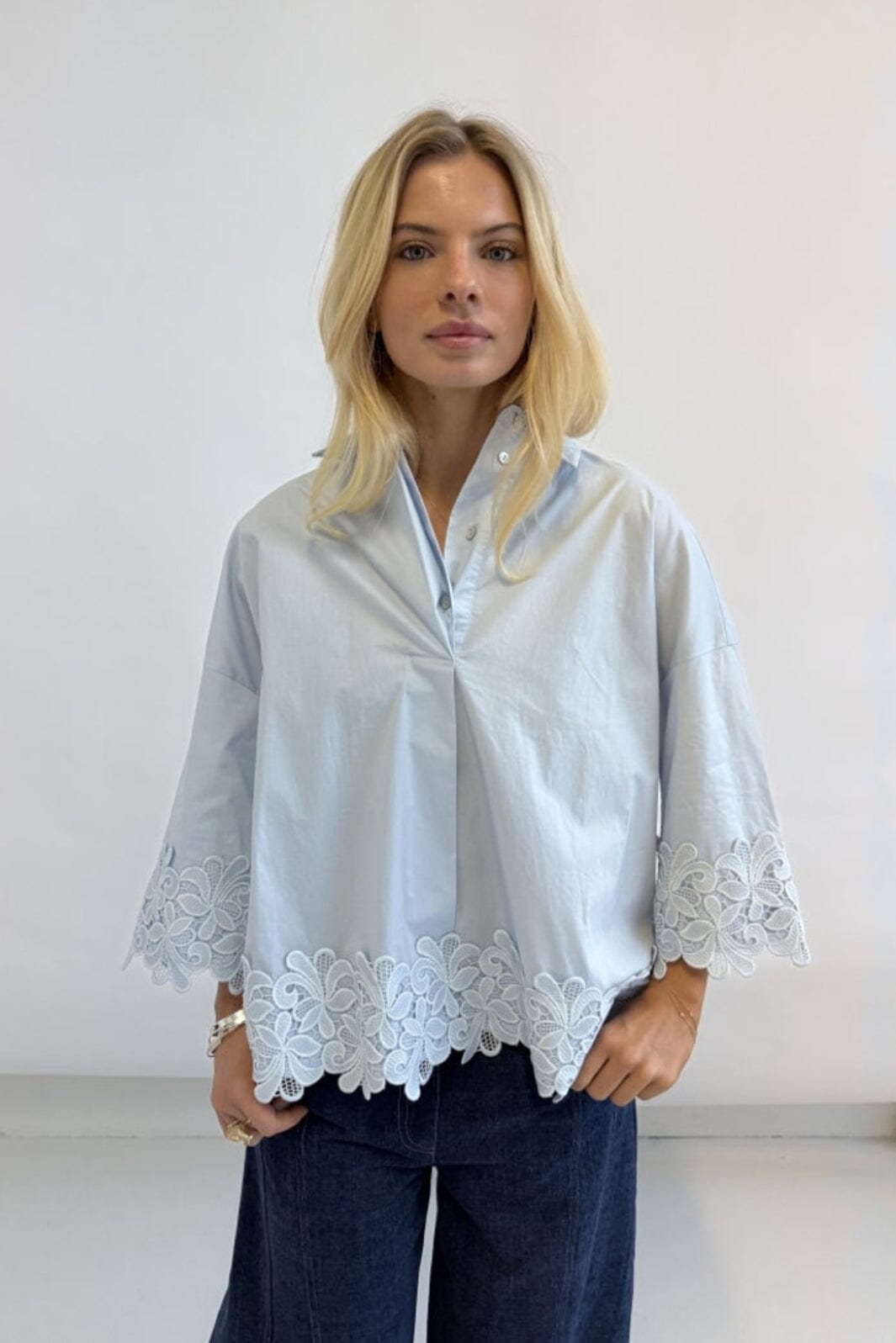 Continue - Klara Embroidery 15118 - Light Blue