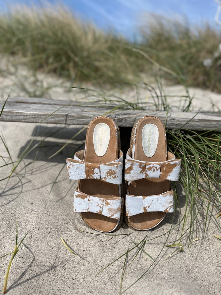 Copenhagen Shoes - Be My Guest Suede CS8409 - 0401 - Safari/Off White Sandaler 