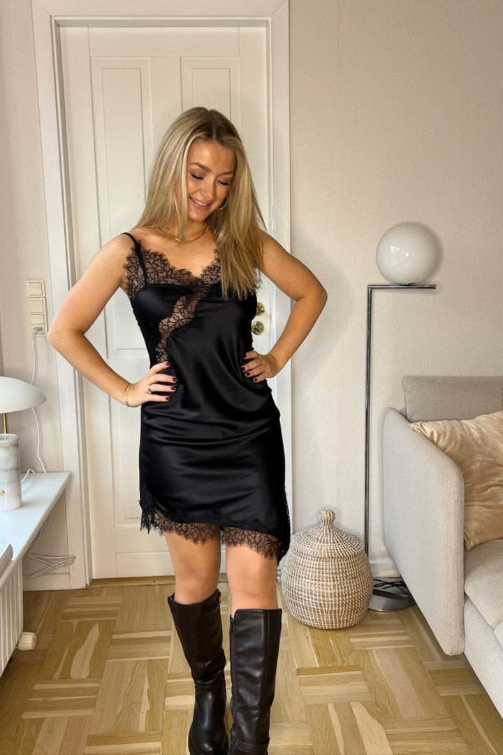 Dear Molly - Lace Midi Dress - Black Kjoler 