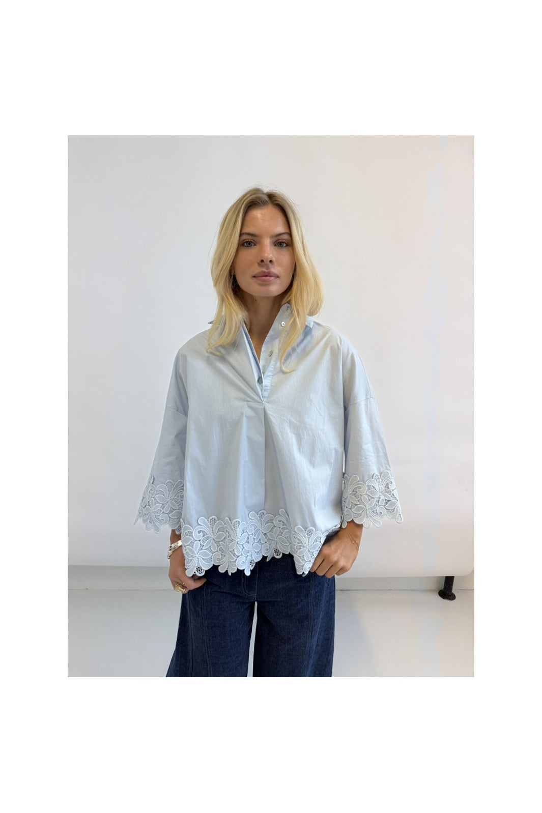 Continue - Klara Embroidery 15118 - Light Blue